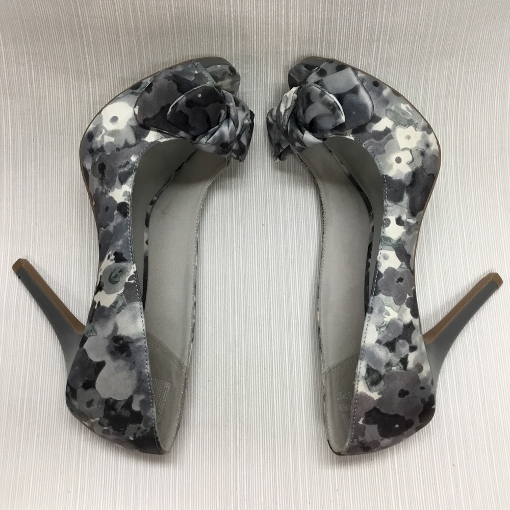 Fiona Lovey Peep Toe Heels - Picture 4 of 8